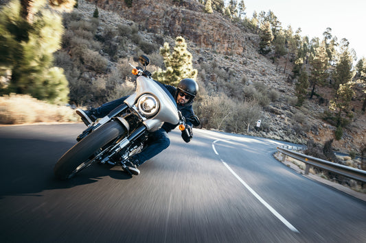 Which Motorcycling Gear You Should Be Wearing While Riding A Motorcycle?